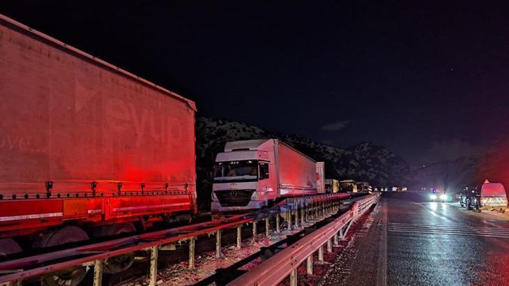 Buzlanma nedeniyle kapanmıştı! Erzurum – Erzincan kara yolu ulaşıma açıldı