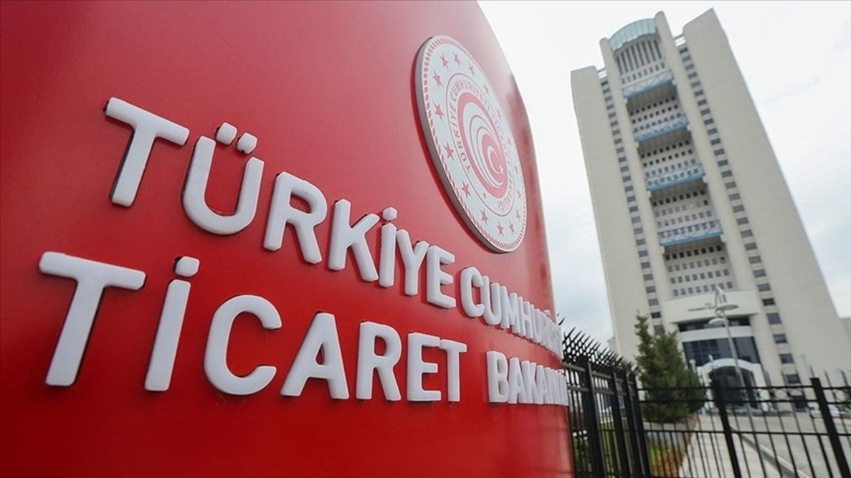 Ticaret Bakanlığı, 358 lüks aracın sahte faturalarla ithalatına geçit vermedi