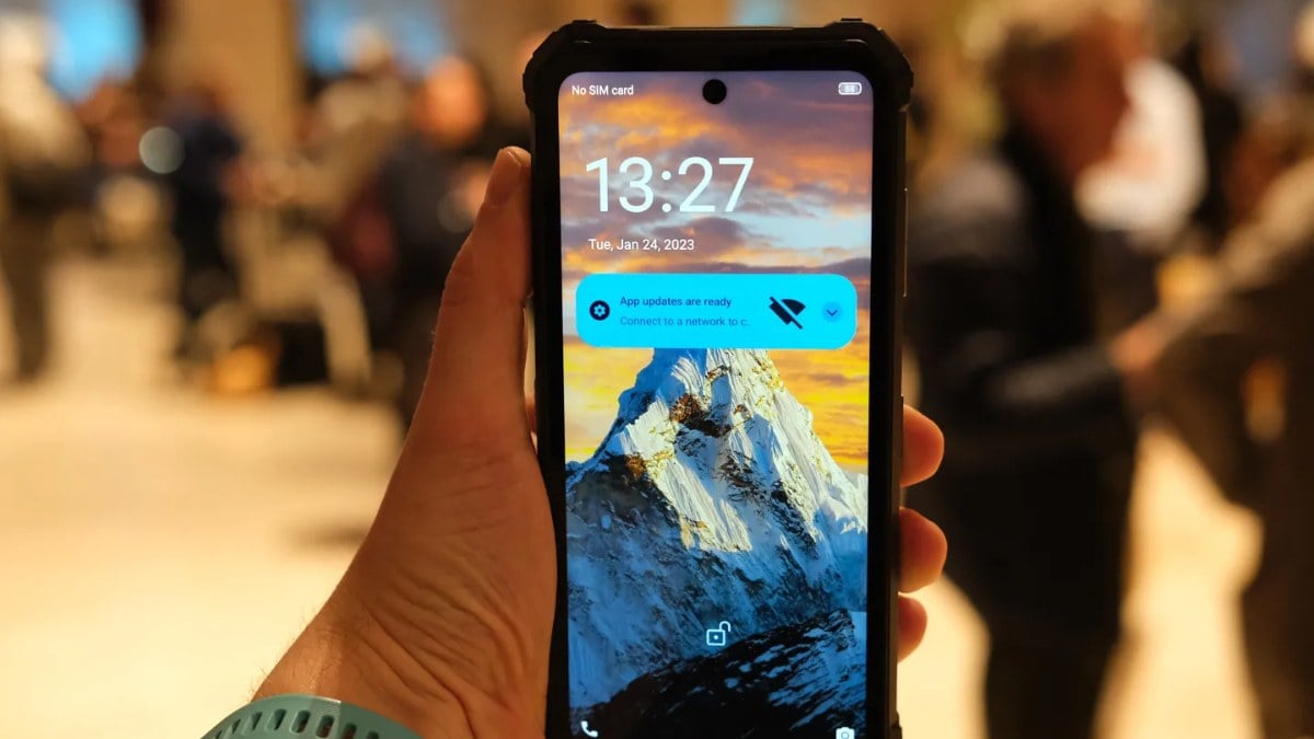 94 gün şarj ömrüne sahip akıllı telefon: Hard Case P28K