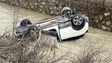 Bolu’da yoldan çıkan cip dereye uçtu: 4 kişi kurtarıldı