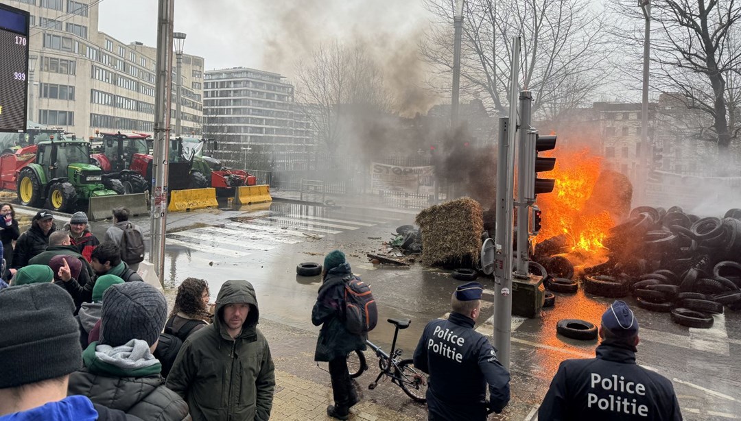 Çiftçiler, Brüksel’i yaktı