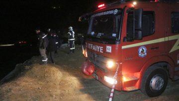 Denizli’de şarampole uçan minibüsteki anne ile oğlunu ölüm ayırdı