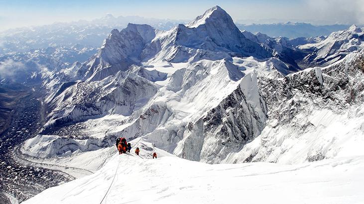 Everest dağına dışkı bırakmak yasaklanıyor