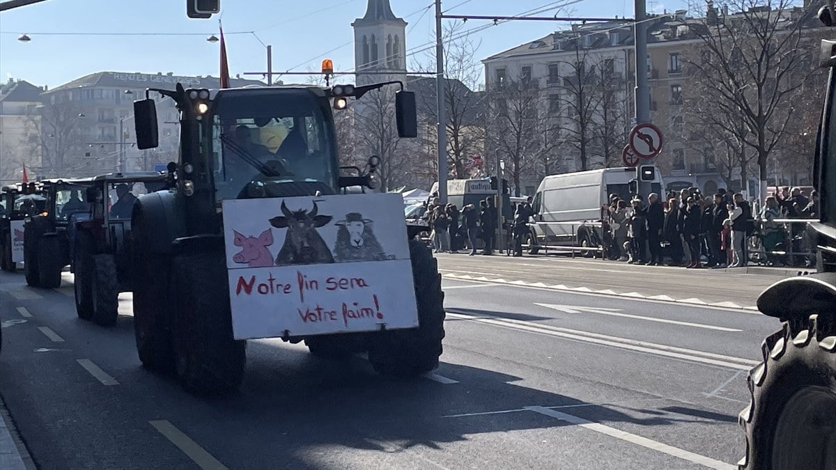 İsviçre’de çiftçiler protesto düzenledi