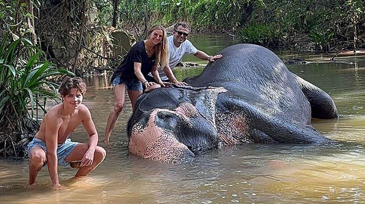 İvana Sert-Sezer Dermenci çiftinin tatil keyfi! Sri Lanka’da fil yıkama serüveni