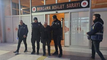 İzmir’de durdurulan araçta uyuşturucu ve altın sikke bulundu