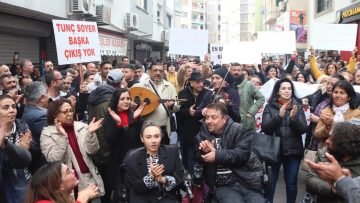 İzmir’de Tunç Soyer destekçilerinden protesto: ‘Tunç varsa biz varız, yoksa yokuz’