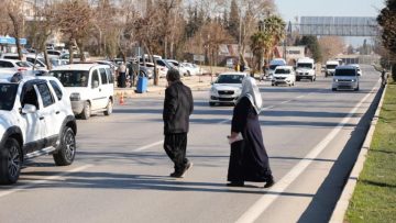 Kahramanmaraşlılar, ölümlü kazaların olduğu yola üst geçit istiyor