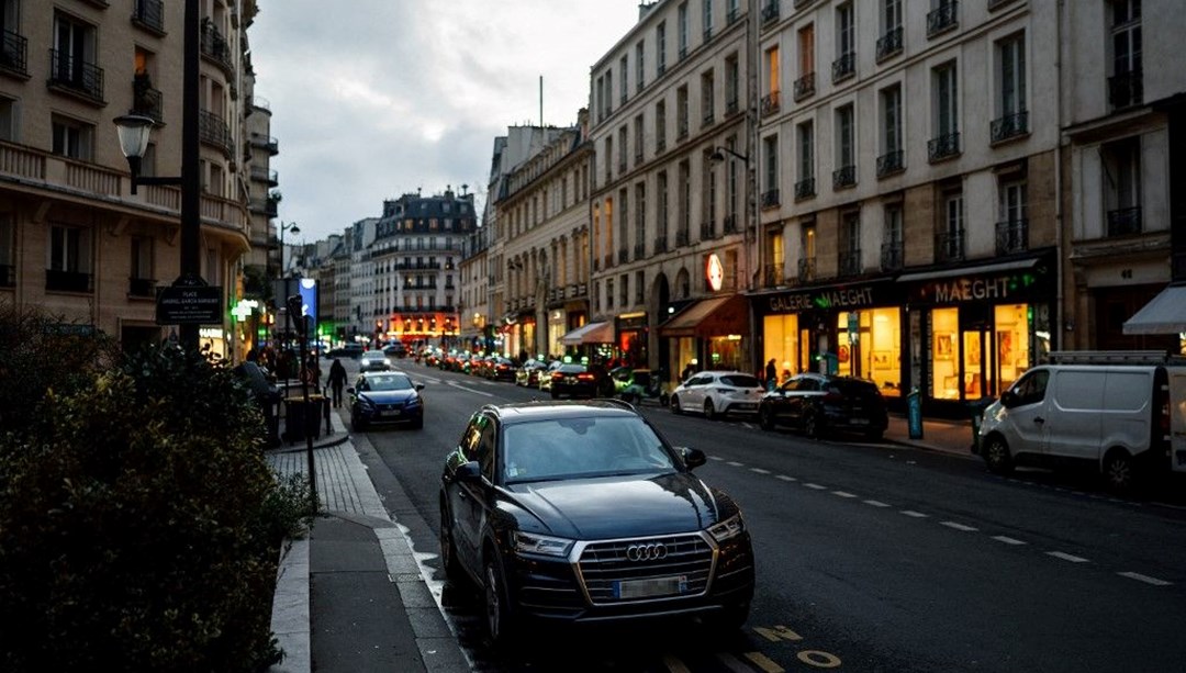 Paris’te çevre zaferi: SUV’lerin park ücreti üç katına çıkarılıyor