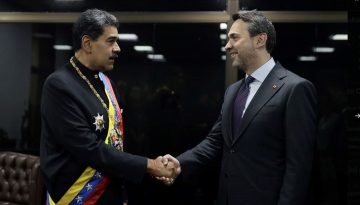 Venezuela Devlet Başkanı Maduro, Bakan Bayraktar ile görüşmesini