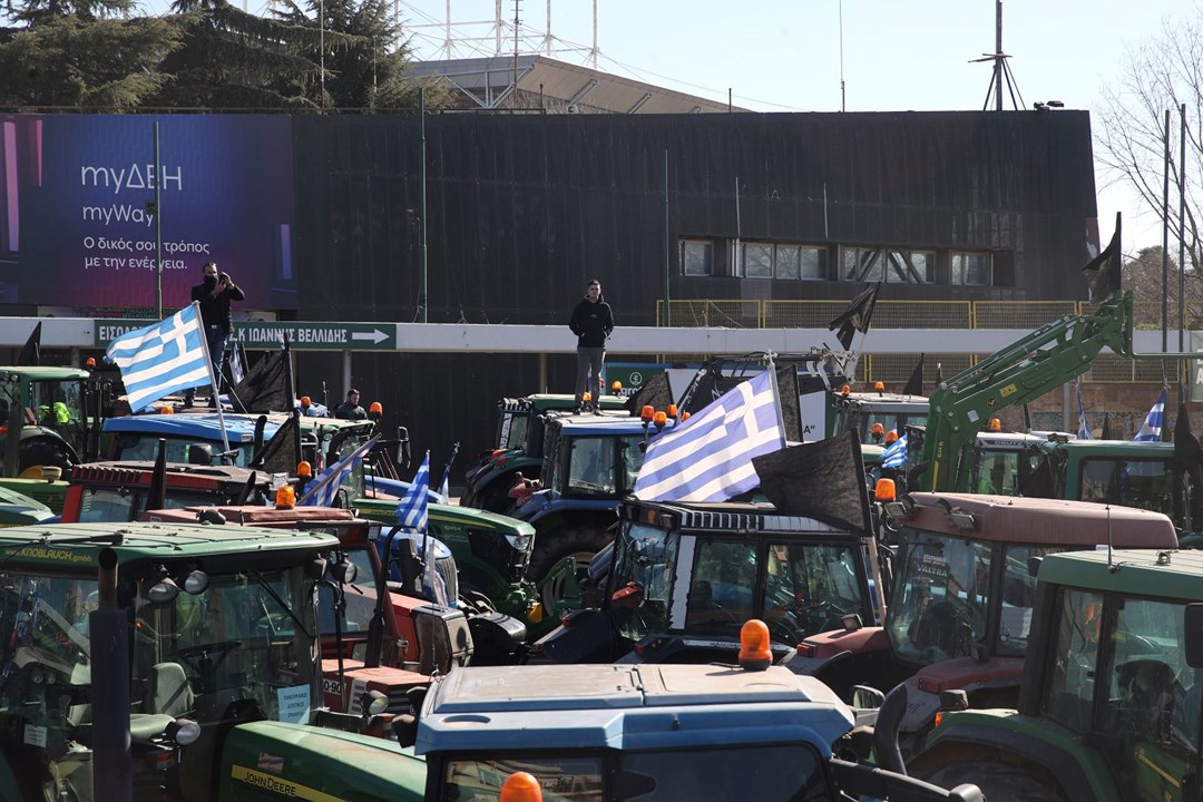 Yunanistan’da çiftçiler traktörleriyle eylem yaptı