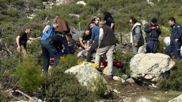 Balıkesir’de kayalıklara düşen yamaç paraşütçüsü akademisyen öldü