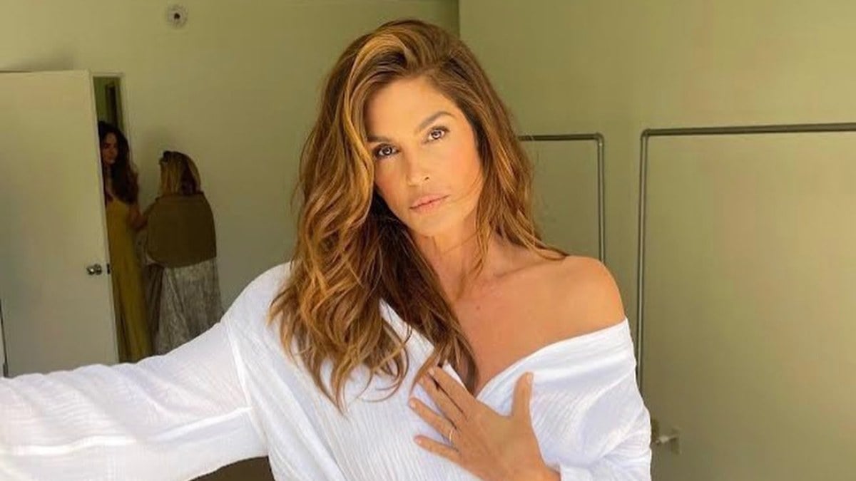 Cindy Crawford’un kızı Kaia Gerber büyüdü! Bir dergi için poz verdi