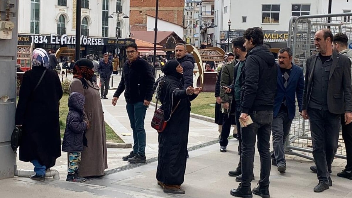 Elazığ’da dilencinin zabıtalardan kaçışı kameraya böyle yansıdı