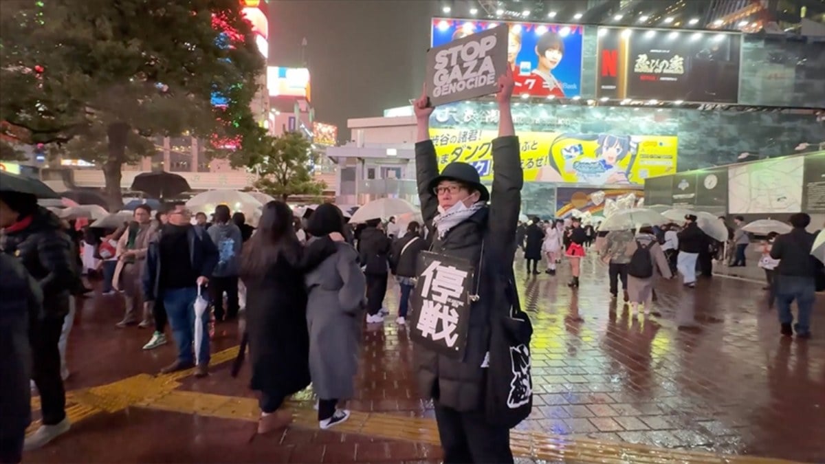 Furusawa’nın sessiz protestosu: Gazze’ye destek için Tokyo’da tek başına ayakta