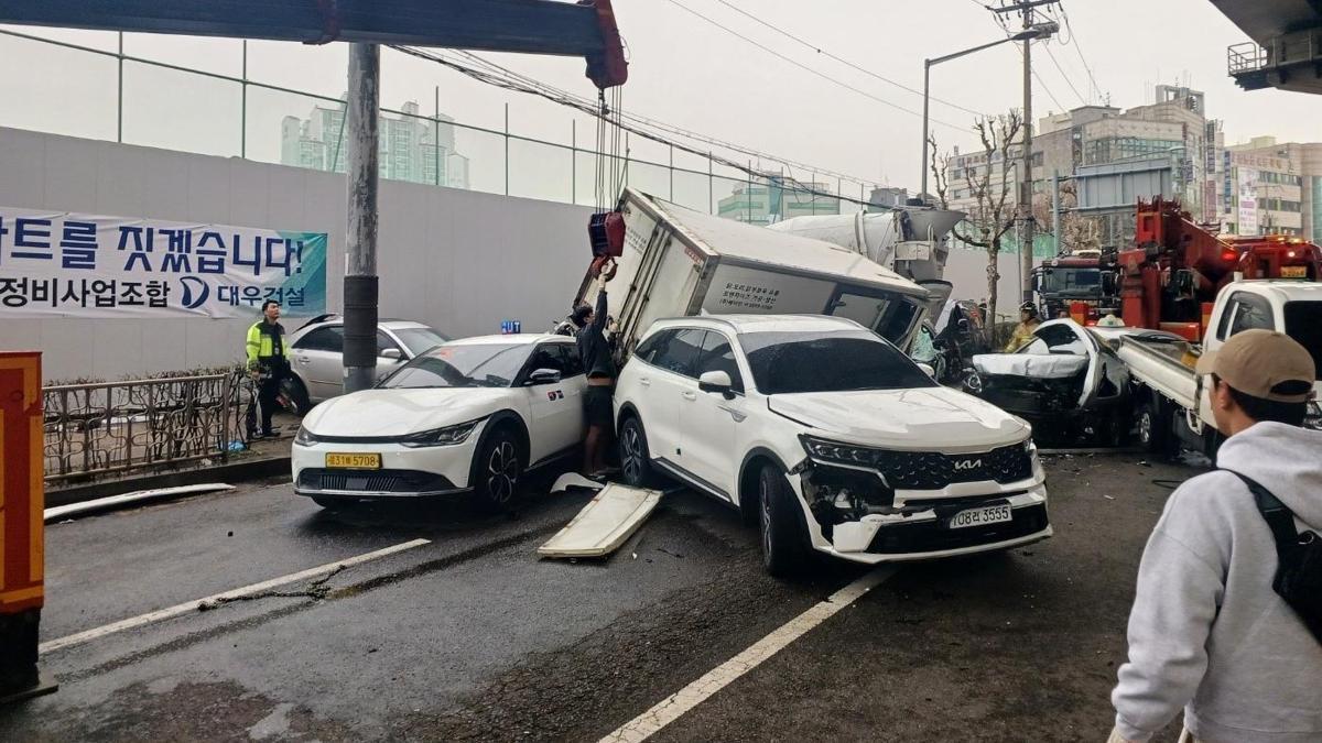 Güney Korenin başkentinde zincirleme kaza: 17 yaralı