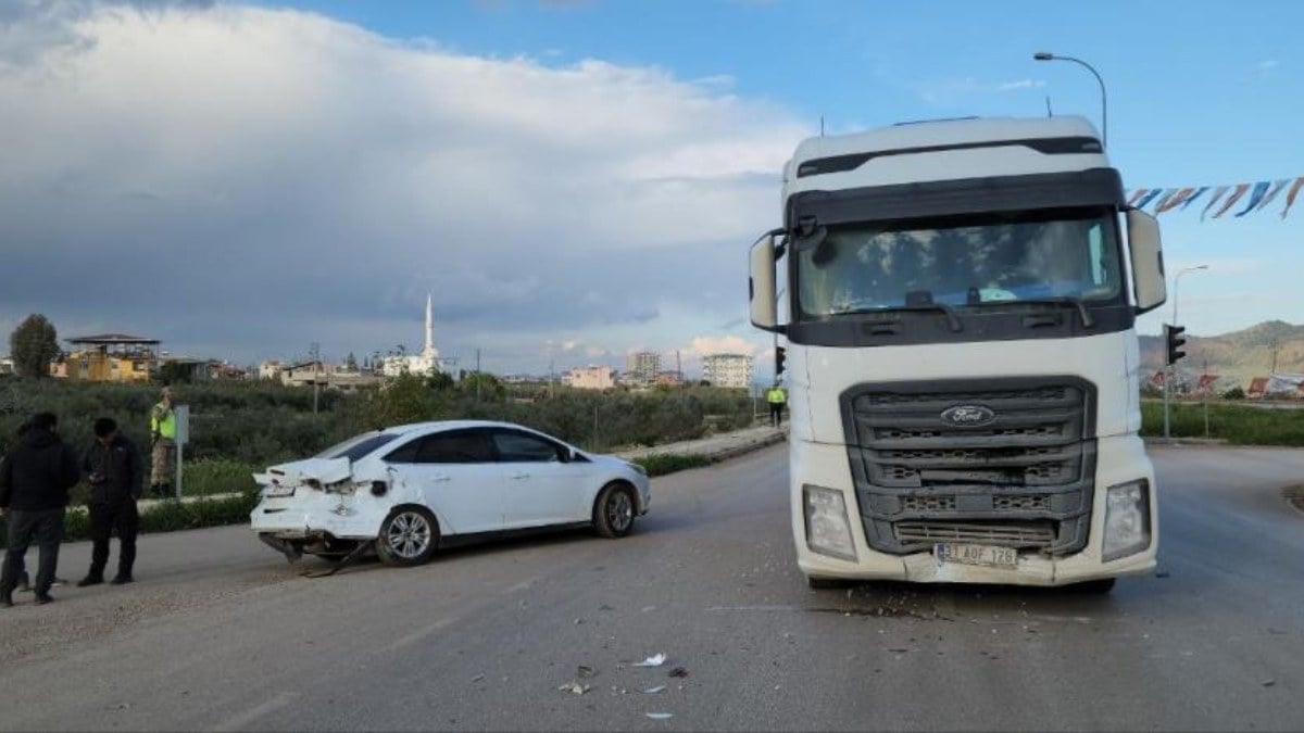 Hatay’da ışık ihlali yapan tır sürücüsü, dikkatiyle faciayı önledi