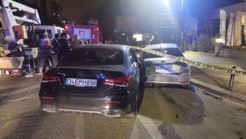 İstanbul Kadıköy’de park halindeki araca çarpan otomobildeki 2 kişi yaralandı