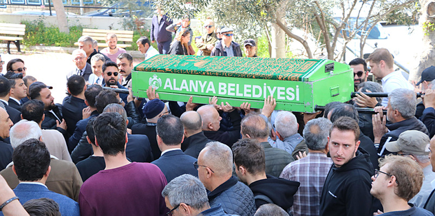 Tribünde rahatsızlanıp hayatını kaybeden Galatasaray taraftarı Selçuk Tuncer toprağa verildi