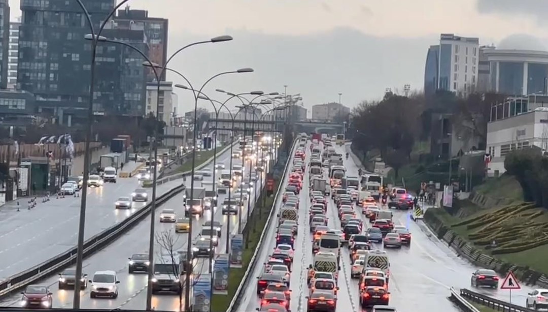 Yeni araç sayısı bir ayda yüzde 10’a yakın düştü