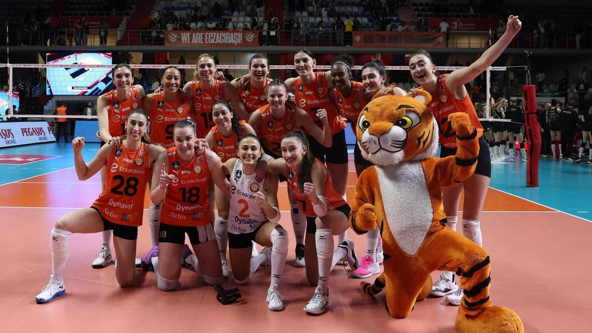 Eczacıbaşı, Vakıfbank serisine galibiyetle başladı