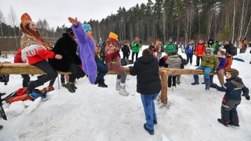 Rusya’da baharın müjdecisi Maslenitsa Festivali